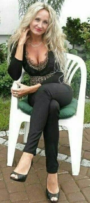 No desnudo madura y abuela