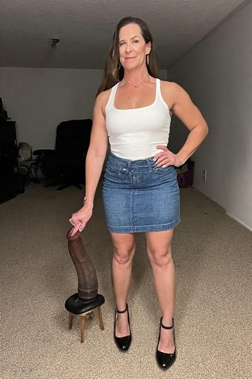White moms and their dildoes