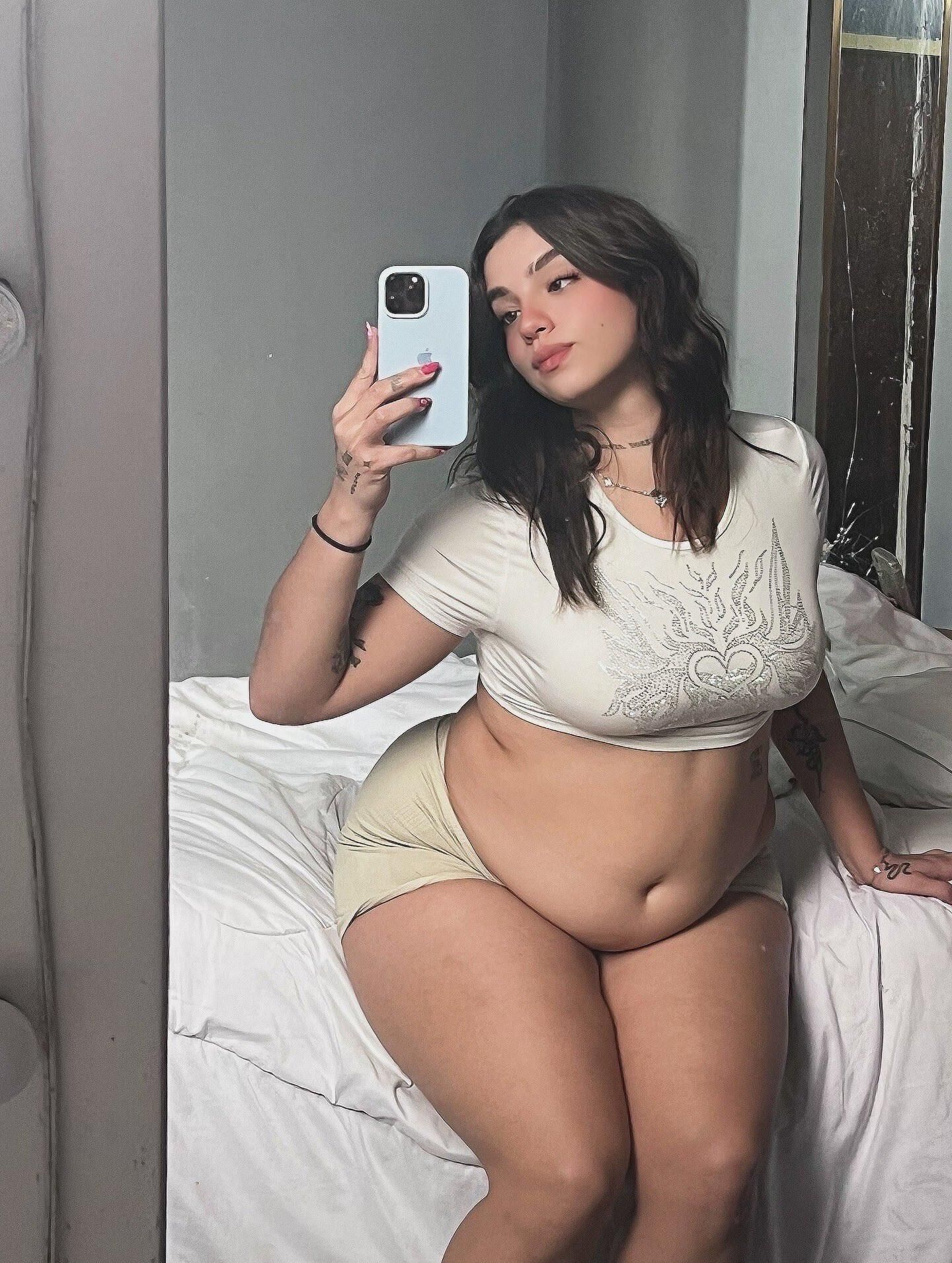 Gia Big Ass Big Tits Bauch Schönheit Latina Mädchen gemischte heiße Aufnahmen