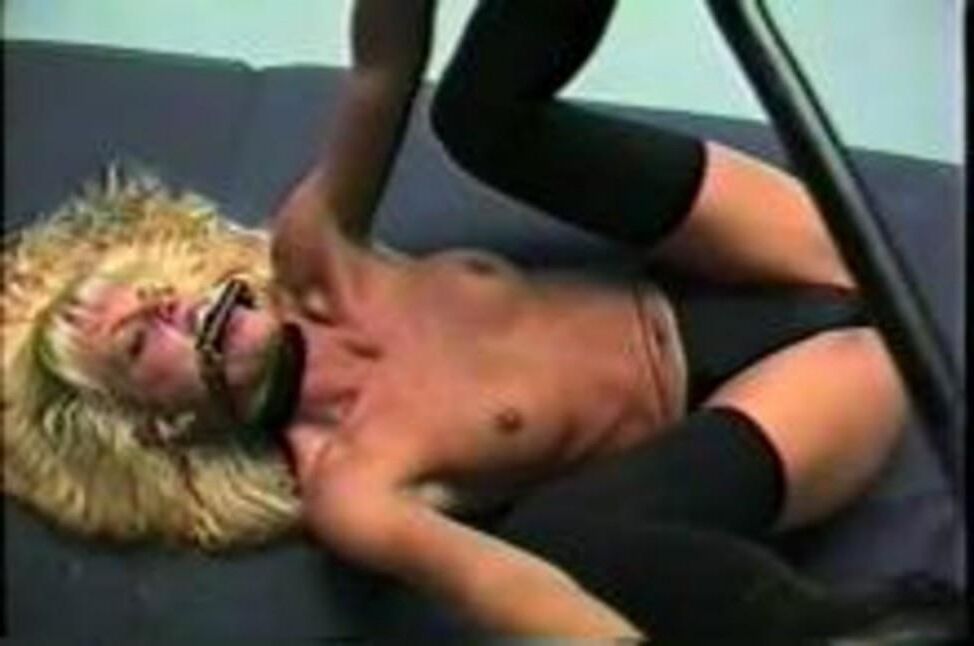 Modelo de esclavitud de Nikki Steele