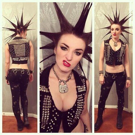 Sexy Punk Teen con piernas sexys