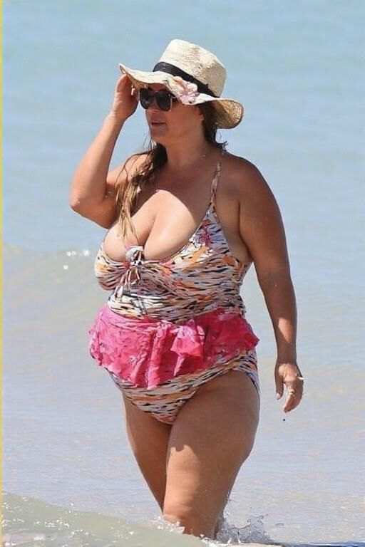 Candid Pics: Plus size Moms on the Beach