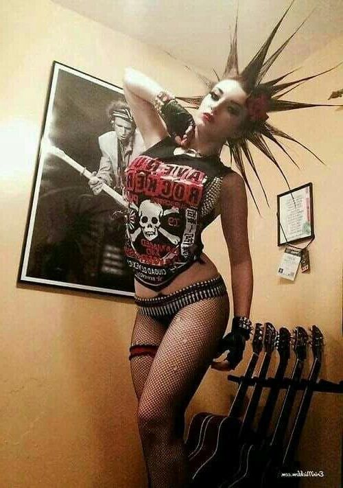 Sexy Punk Teen con piernas sexys