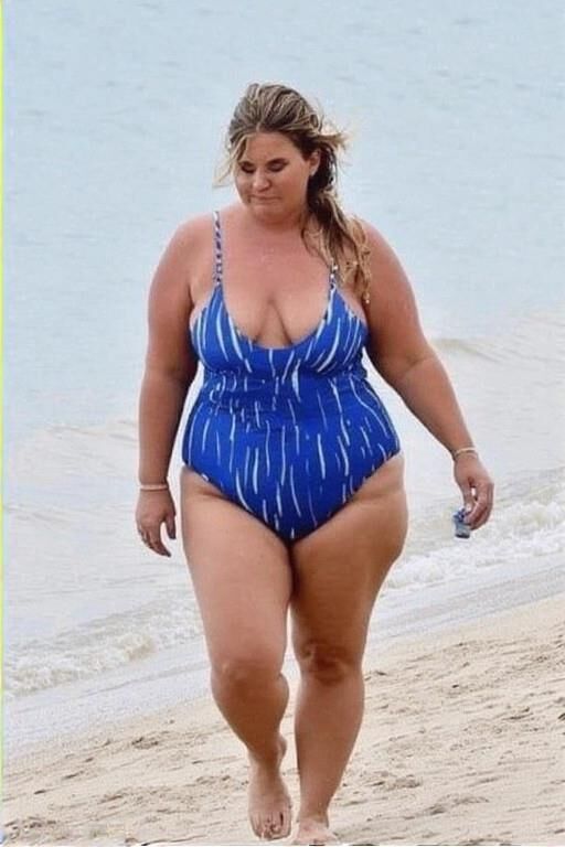Candid Pics: Plus size Moms on the Beach
