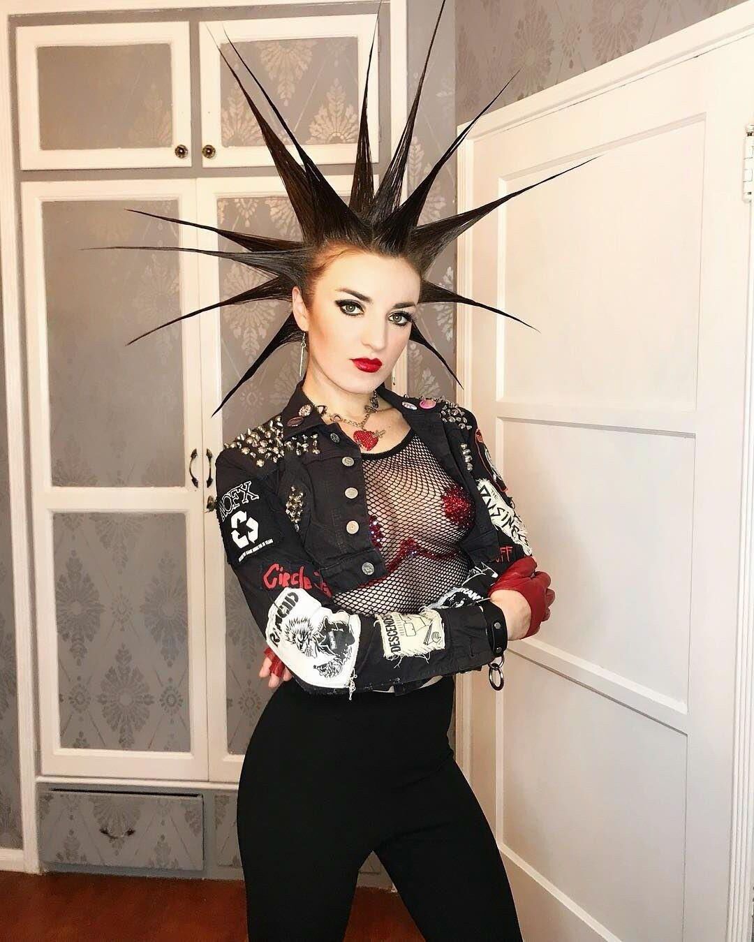 Sexy Punk Teen con piernas sexys