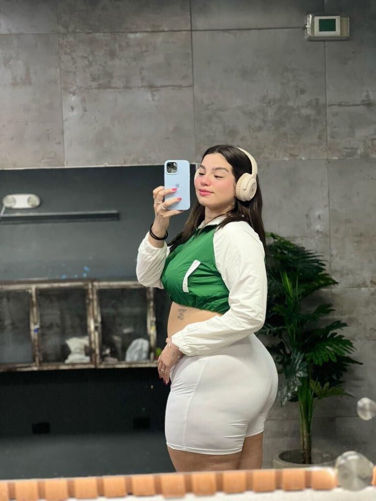 Gia Big Ass Big Tits Bauch Schönheit Latina Mädchen gemischte heiße Aufnahmen