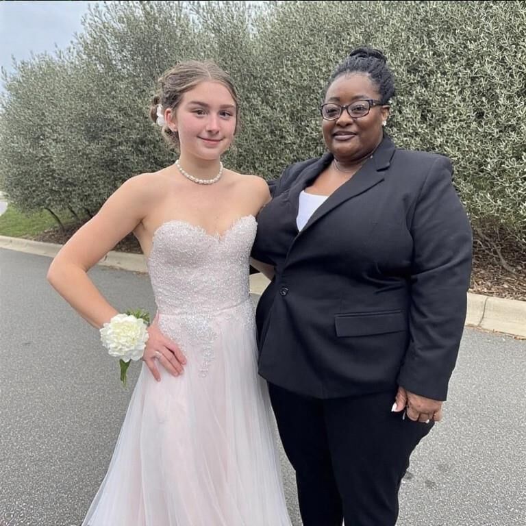 Prom senior, una noche especial (IA)