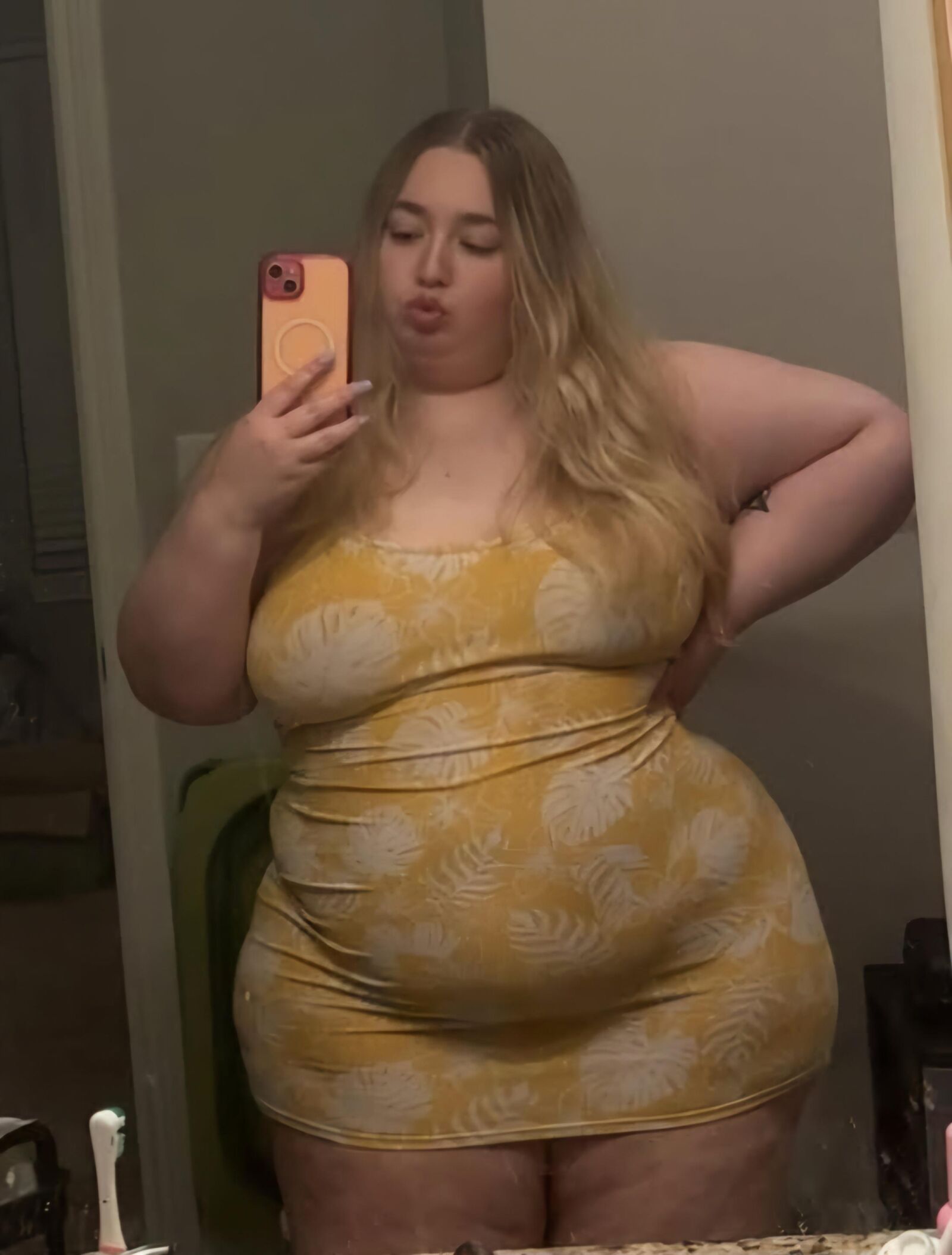 BBW Blonde Bimbo ist eine versaute Fette Airhead Cutie