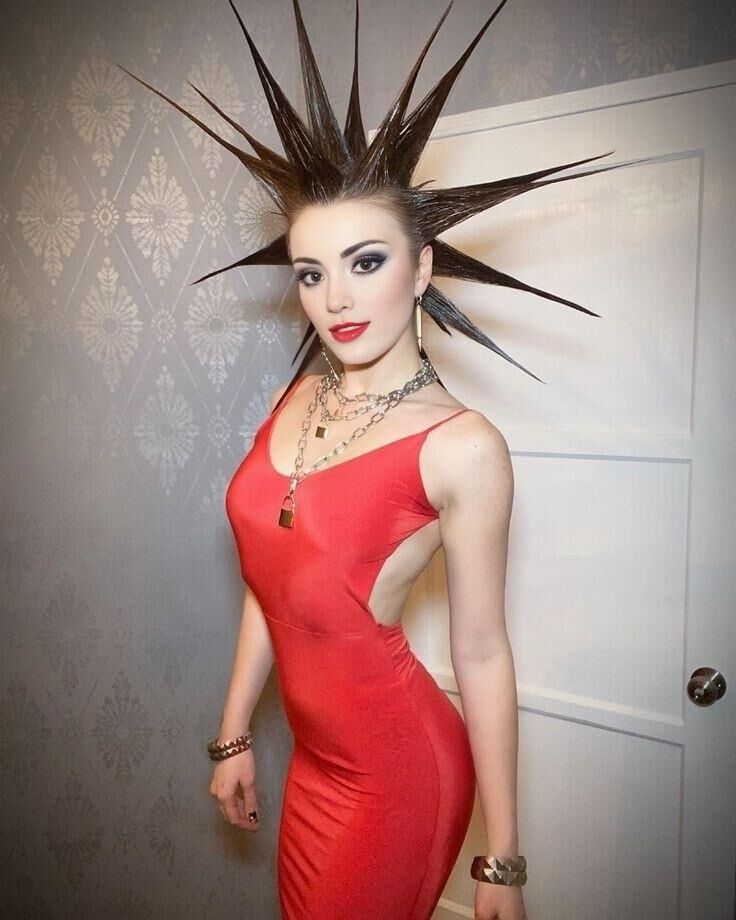 Sexy Punk Teen con piernas sexys