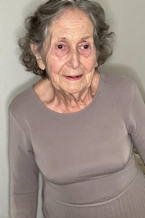 Grannies in Form fitting Dresses (nn)