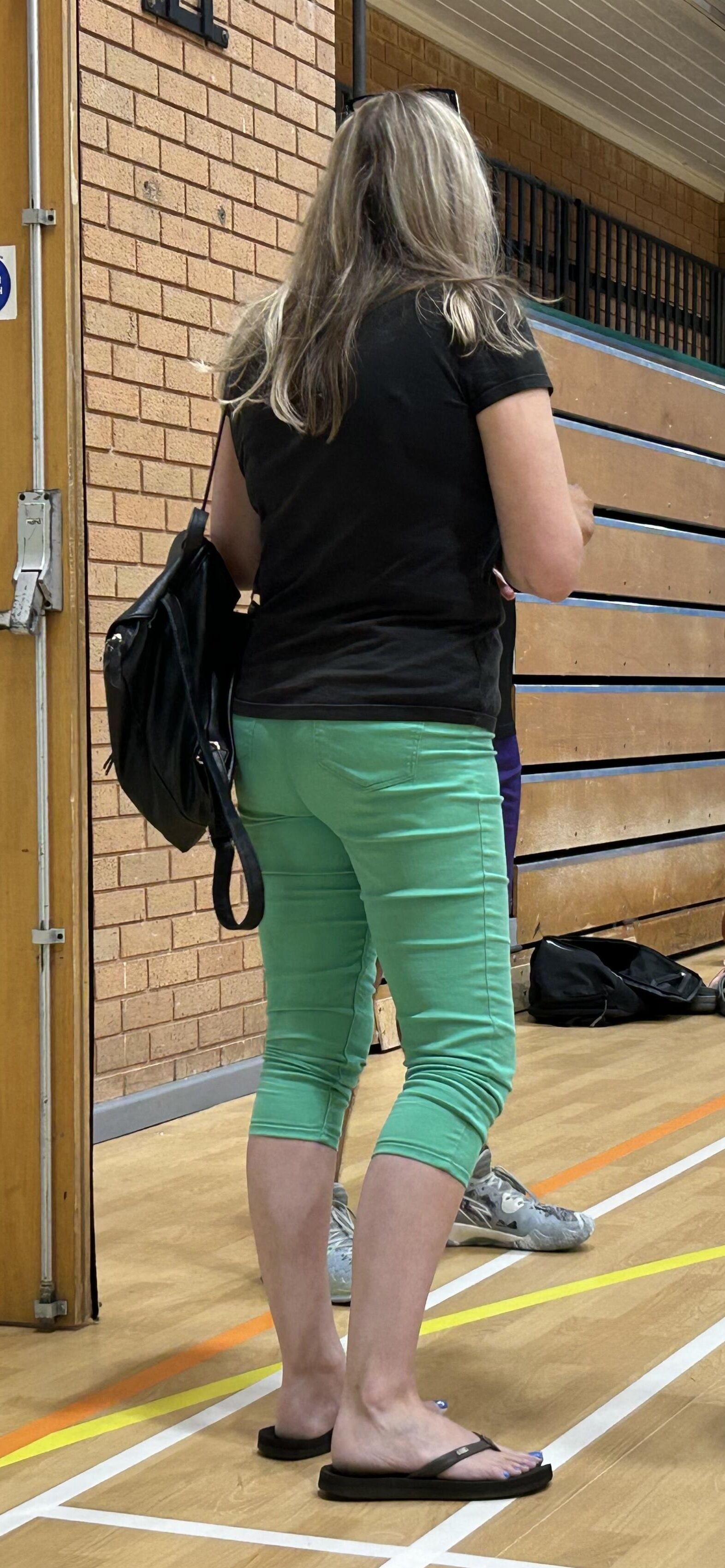Bum Milf Sexy em calças apertadas