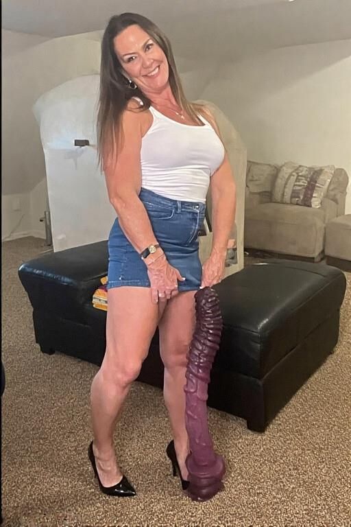 White moms and their dildoes