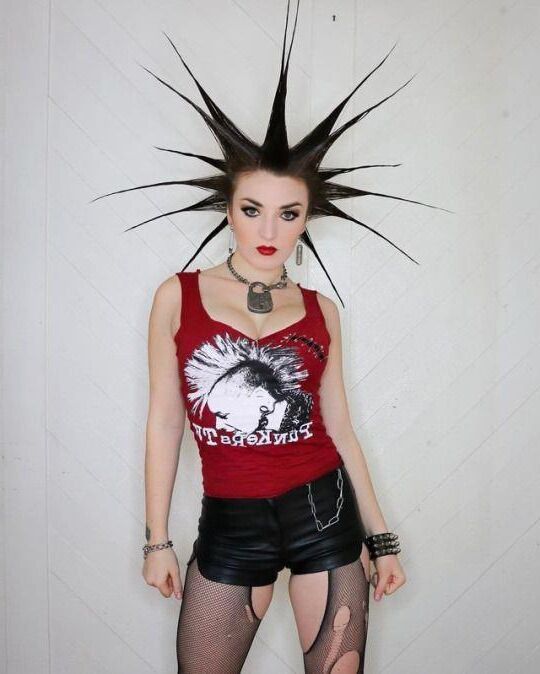 Sexy Punk Teen con piernas sexys
