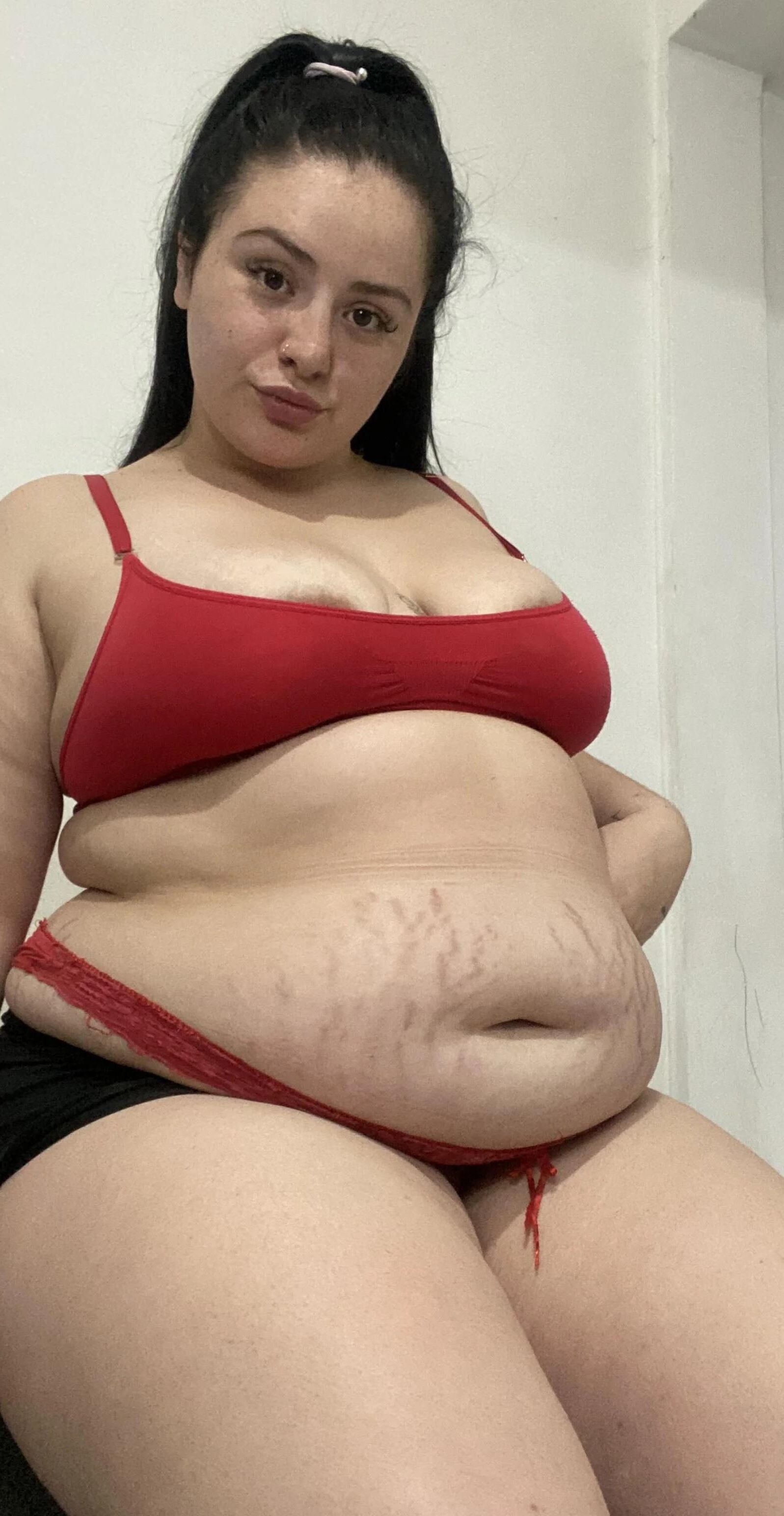 ファットチャブの売春婦は数枚のquidのために何でも性交するだろう