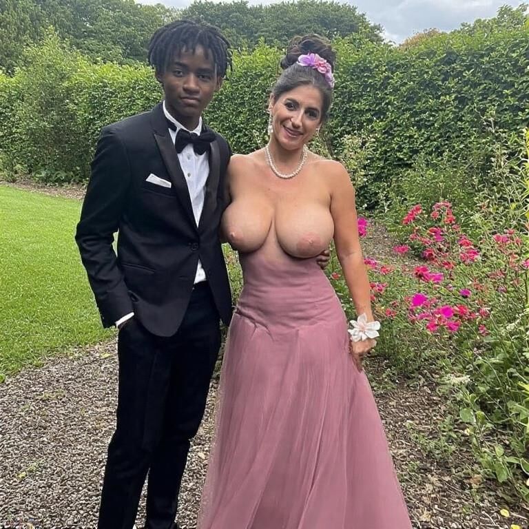 Esposa o tu madre yendo al baile de graduación (ai)