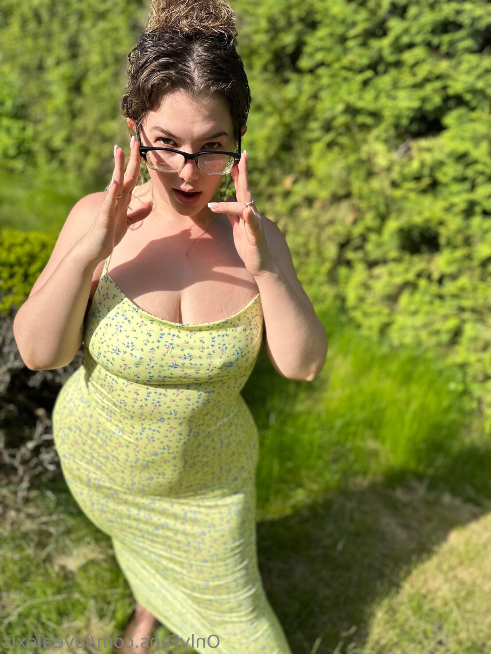 Alexis enorme culo grandes tetas belleza bbw milf con gafas mixtas sho