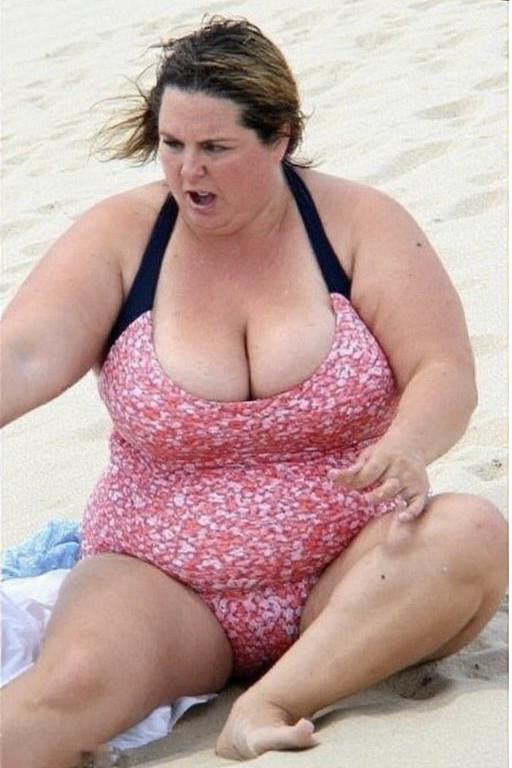 Candid Pics: Plus size Moms on the Beach