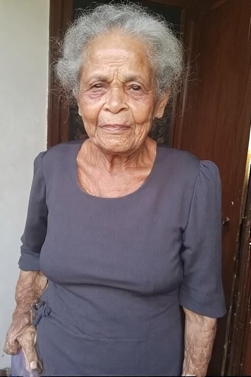 Grannies in Form fitting Dresses (nn)