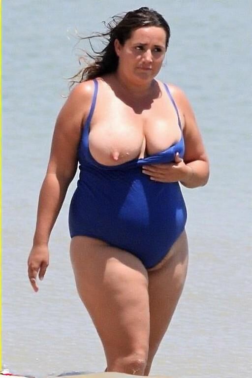 Candid Pics: Plus size Moms on the Beach