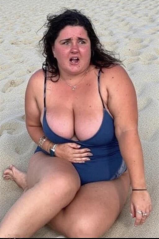 Candid Pics: Plus size Moms on the Beach