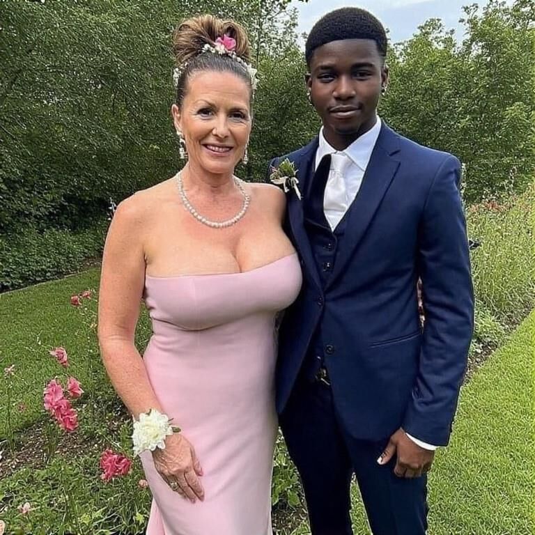 Esposa o tu madre yendo al baile de graduación (ai)