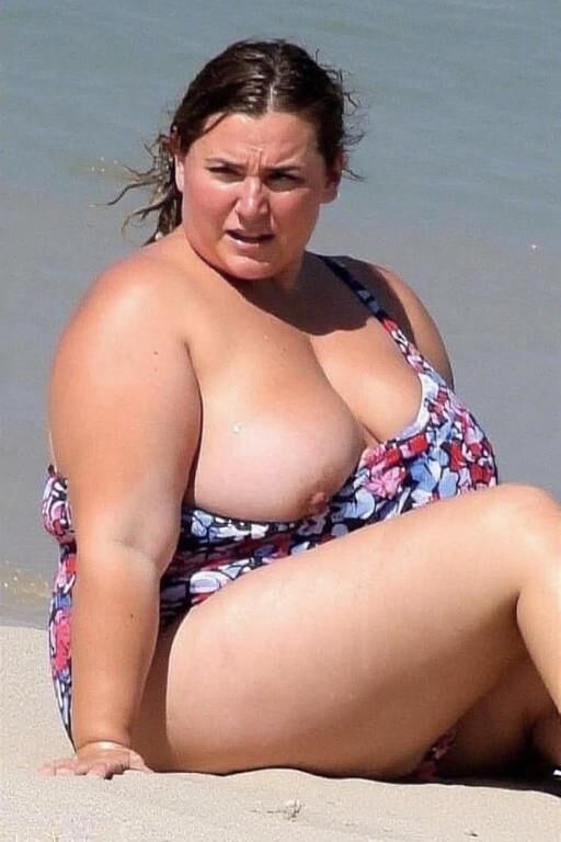 Candid Pics: Plus size Moms on the Beach