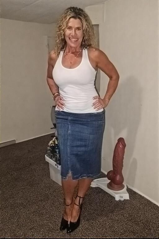 White moms and their dildoes