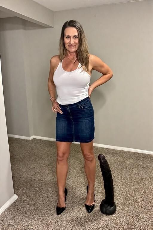 White moms and their dildoes