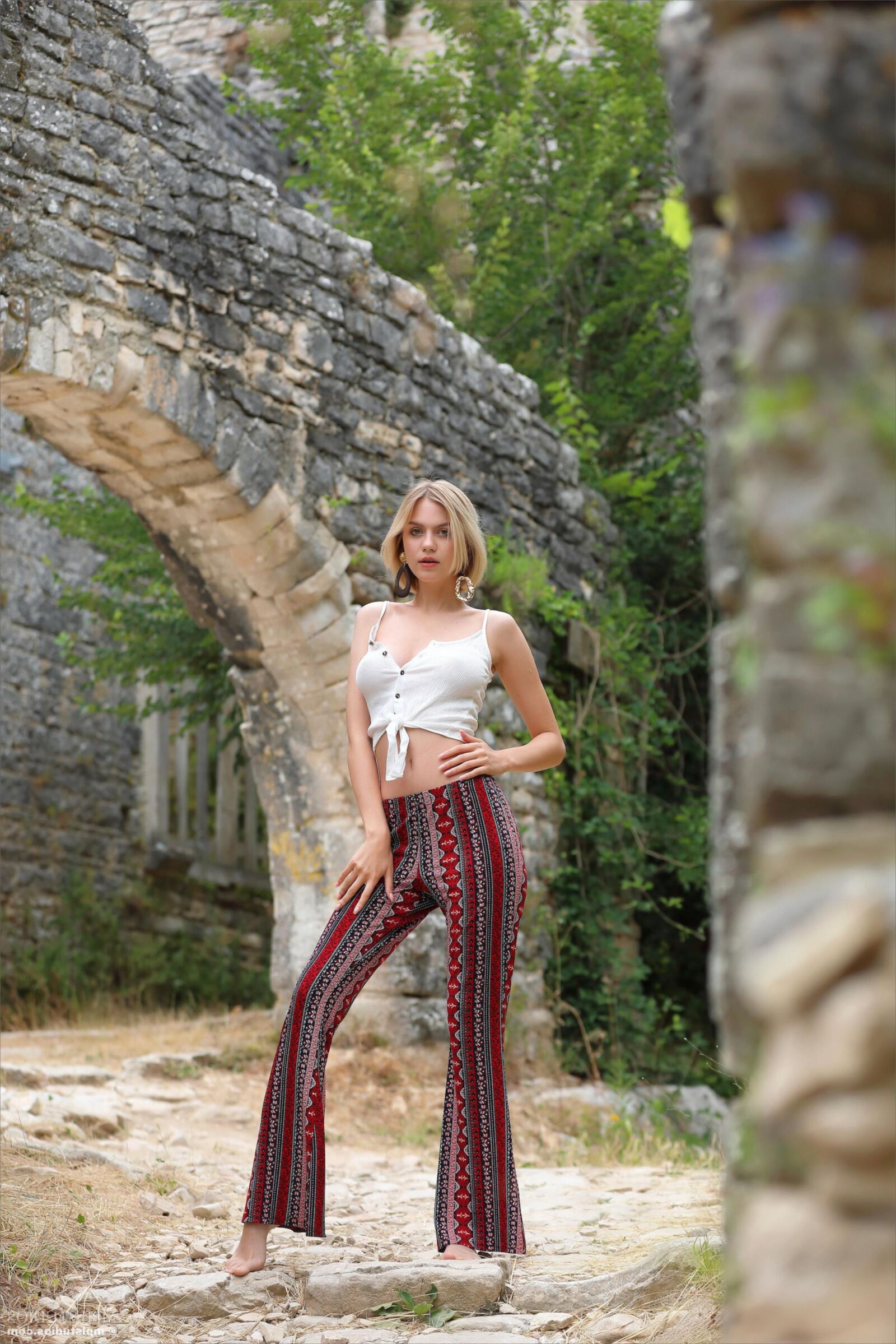 Mplstudios Lana Lane erkundet die Ruinen