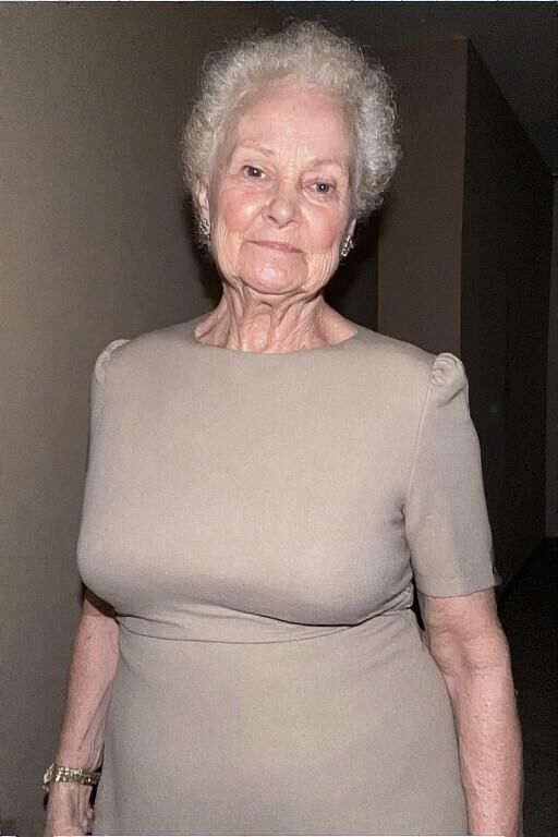 Grannies in Form fitting Dresses (nn)