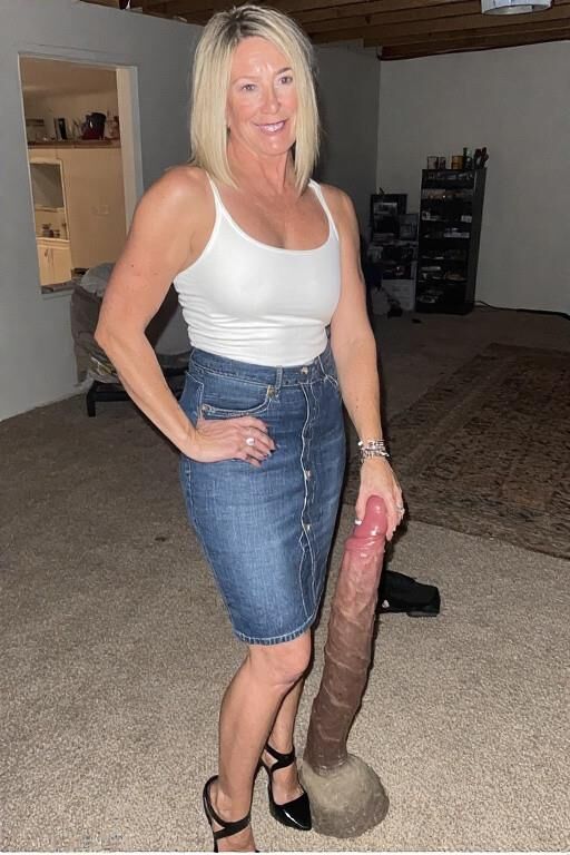 White moms and their dildoes