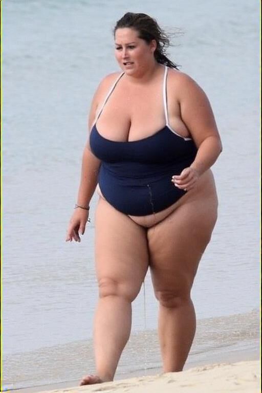 Candid Pics: Plus size Moms on the Beach