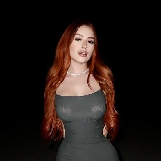 Cassandra kurvige Schönheit sexy Brünette Mädchen gemischte heiße Fotos