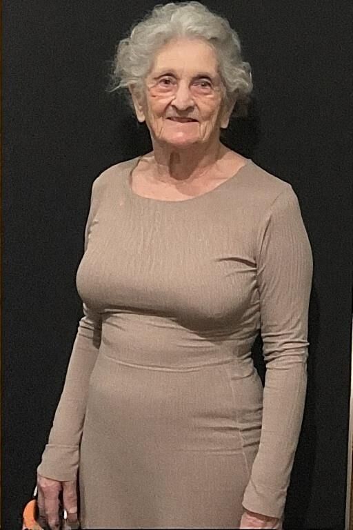 Grannies in Form fitting Dresses (nn)
