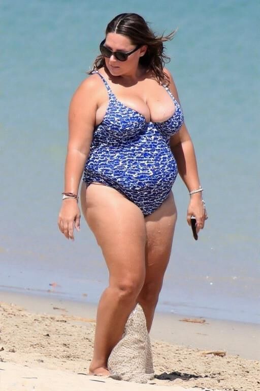 Candid Pics: Plus size Moms on the Beach