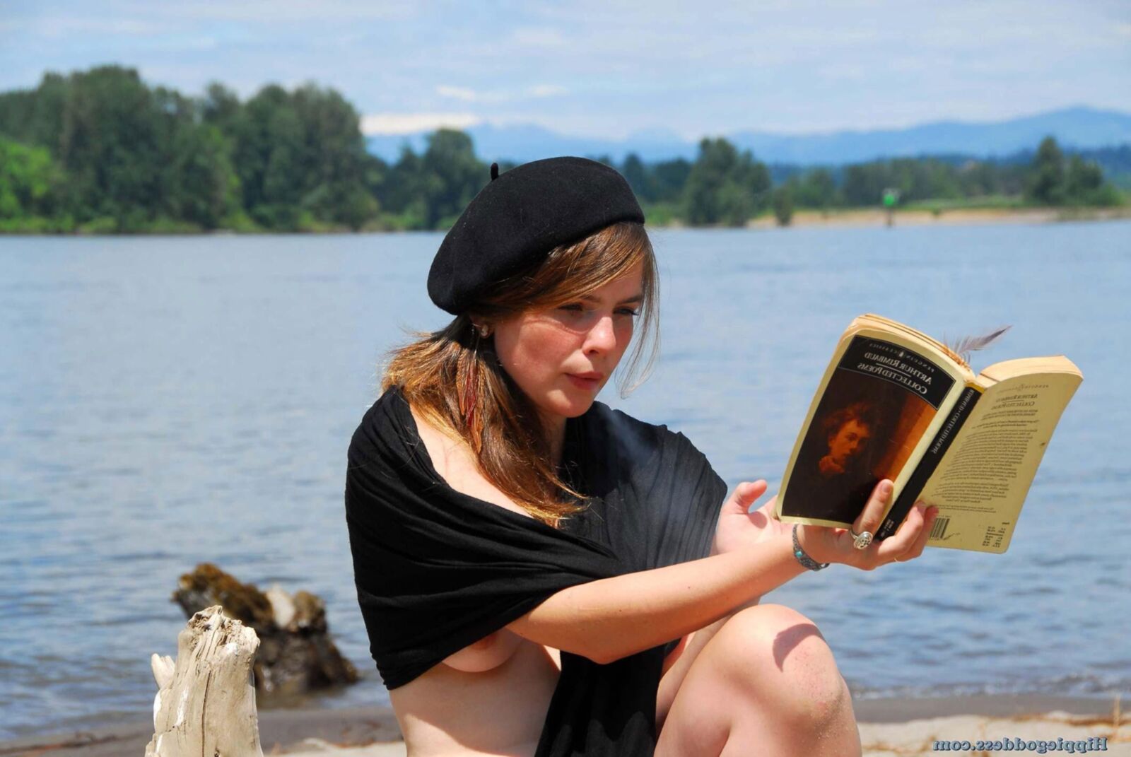 Hippiegoddess Araya Rivers Edge
