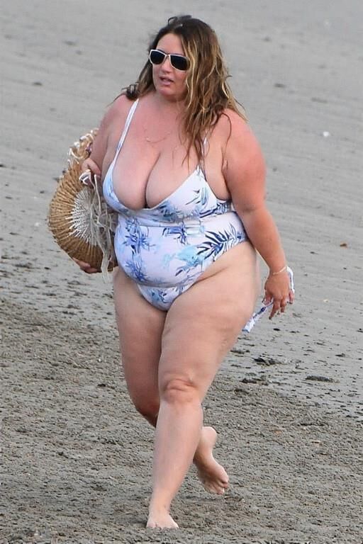 Candid Pics: Plus size Moms on the Beach