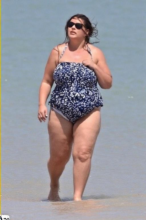 Candid Pics: Plus size Moms on the Beach