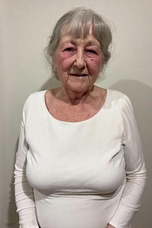 Grannies in Form fitting Dresses (nn)