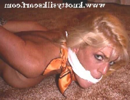 Modelo de esclavitud de Nikki Steele