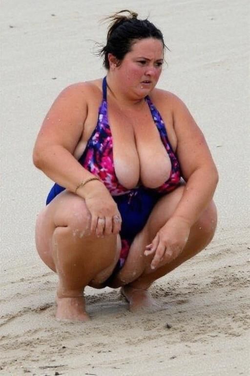 Candid Pics: Plus size Moms on the Beach