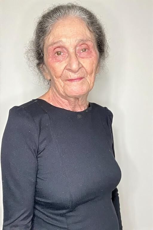 Grannies in Form fitting Dresses (nn)