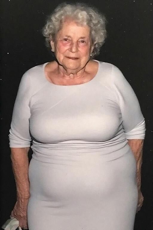 Grannies in Form fitting Dresses (nn)