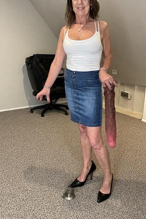 White moms and their dildoes