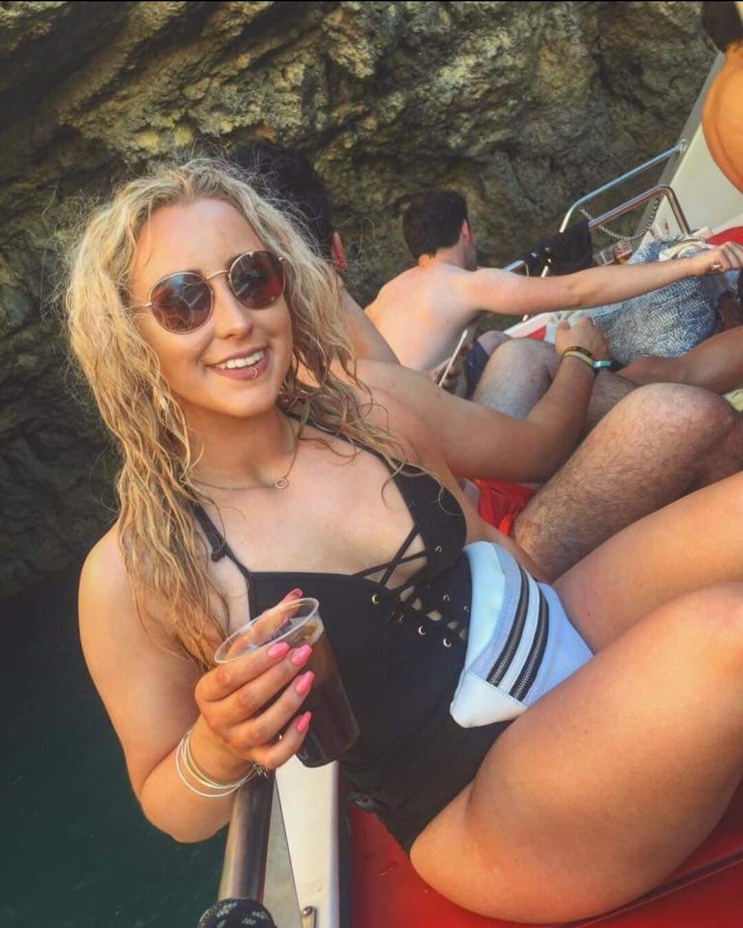 Aisling Fat Tits Thicc Bimbo Blogger считает, что она лучше, чем вы