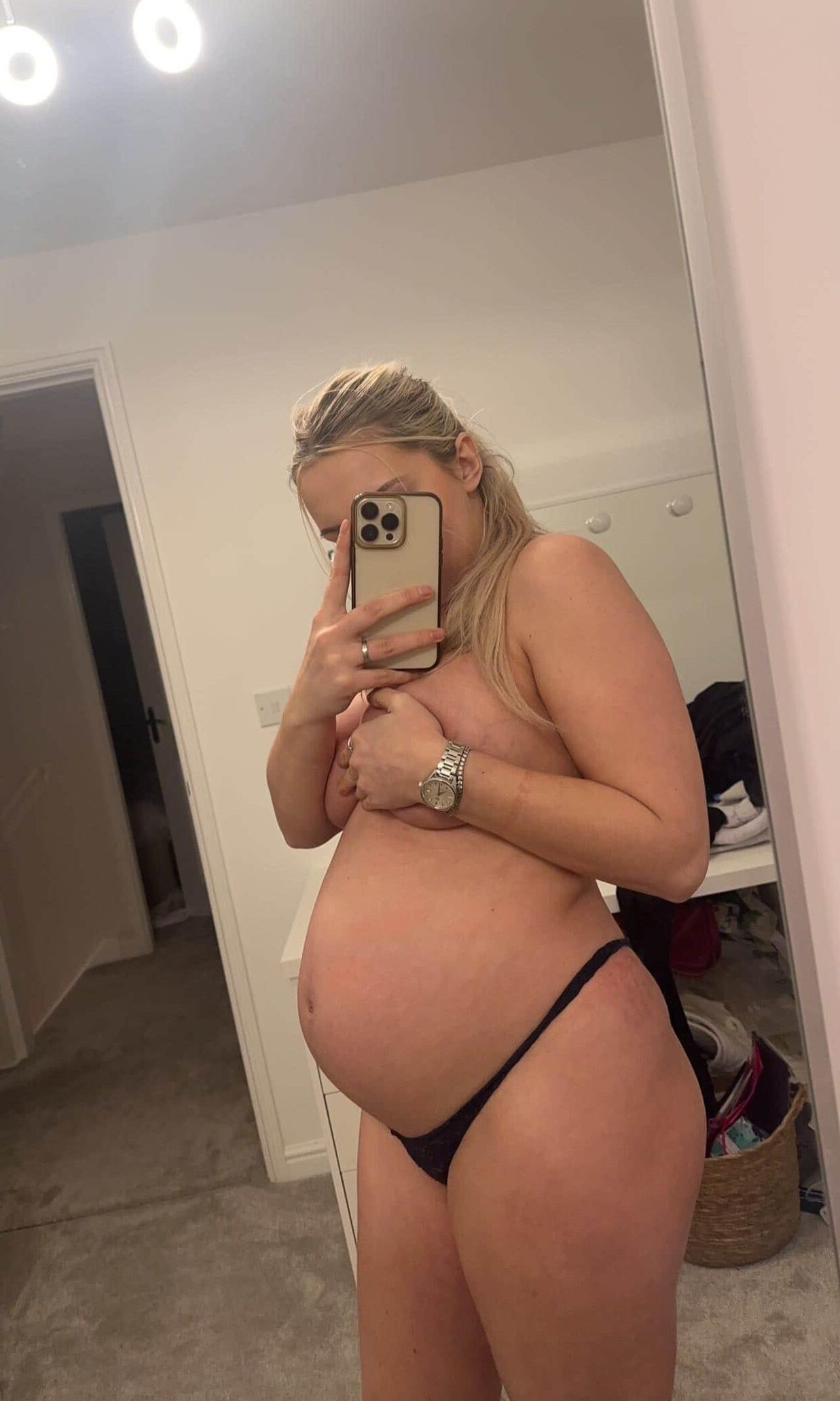 Elise is a good wife and mum. She is ready to be a webslut now.