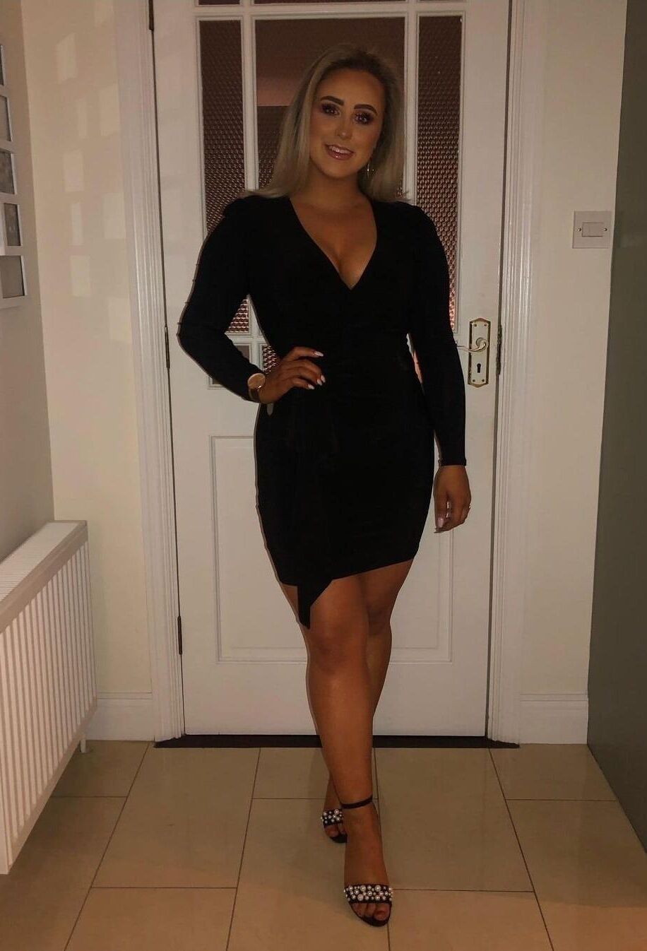 Aisling Fat Tits Thicc Bimbo Blogger считает, что она лучше, чем вы