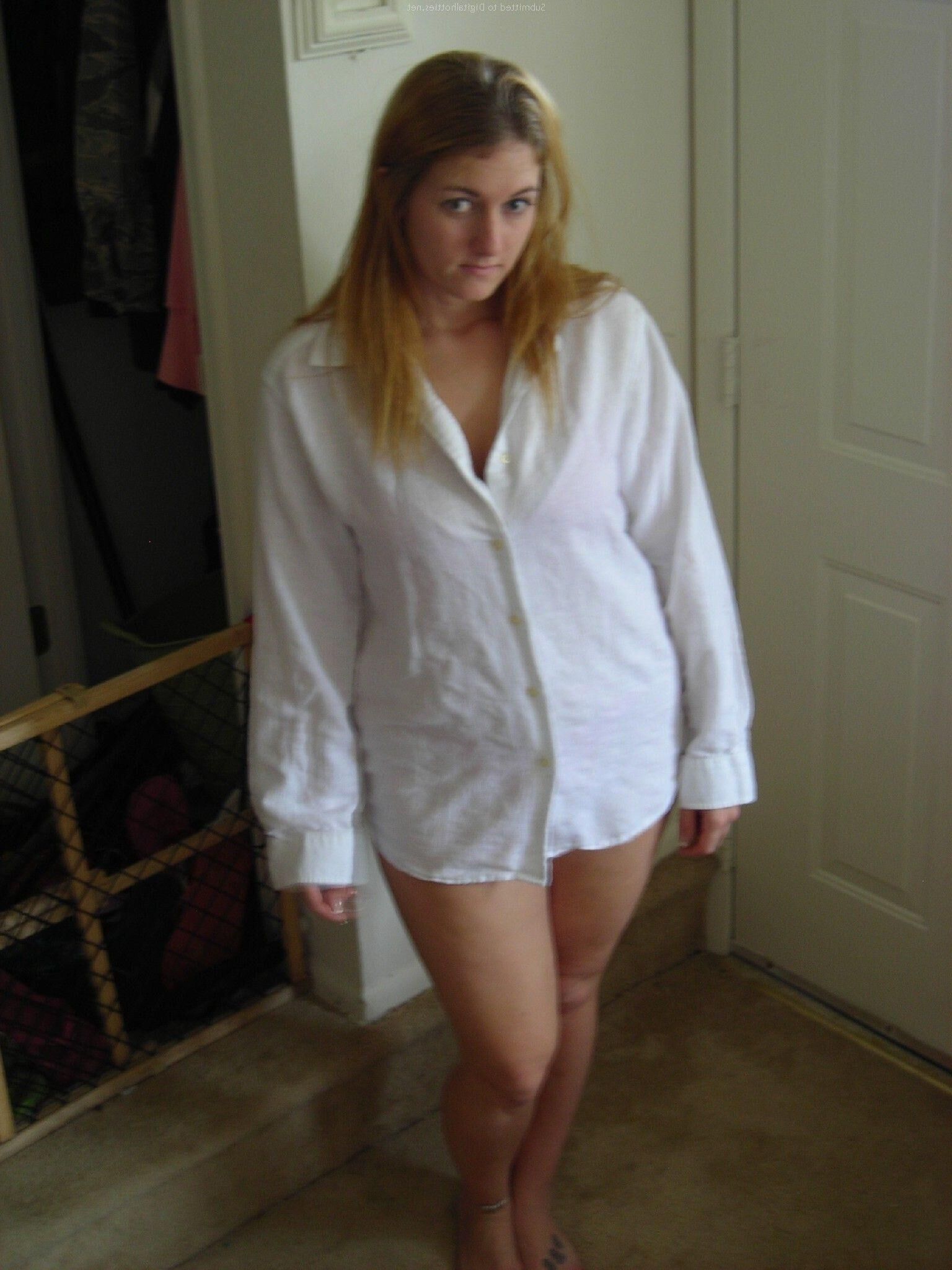 Chubby young wife taking naughty pics at home