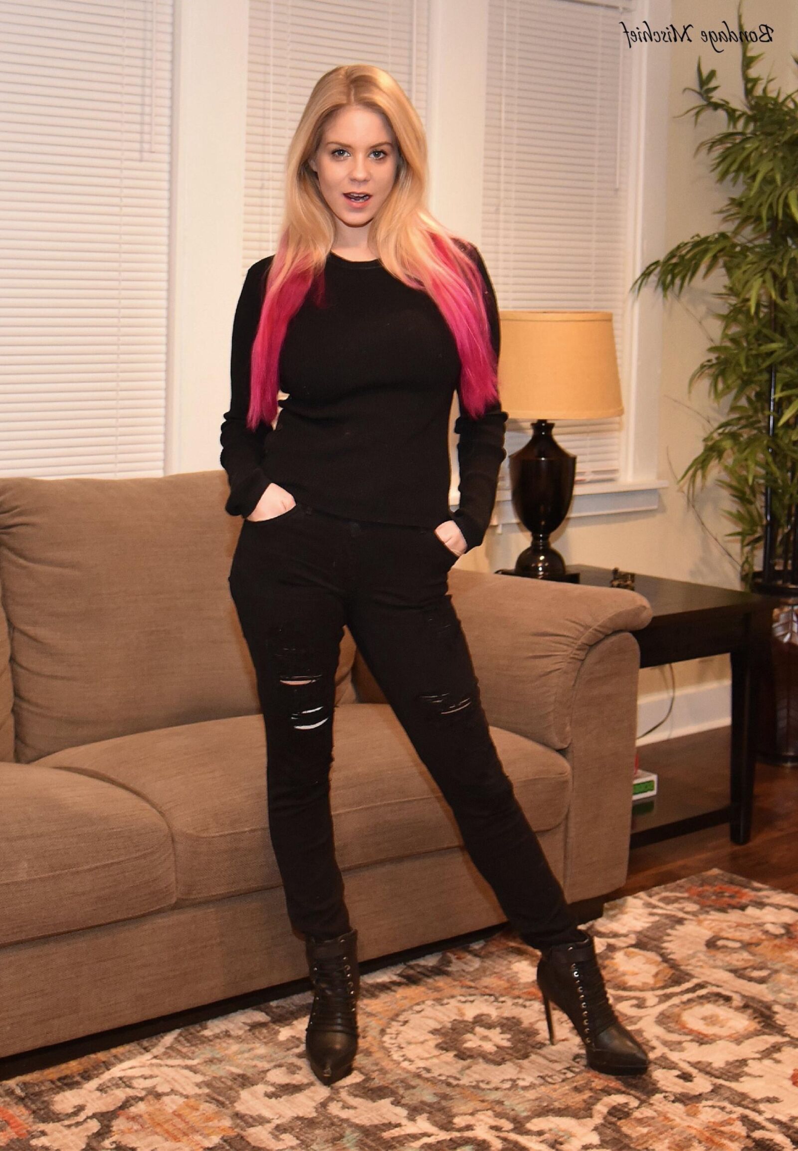 Ropa negra de Anabelle Pync