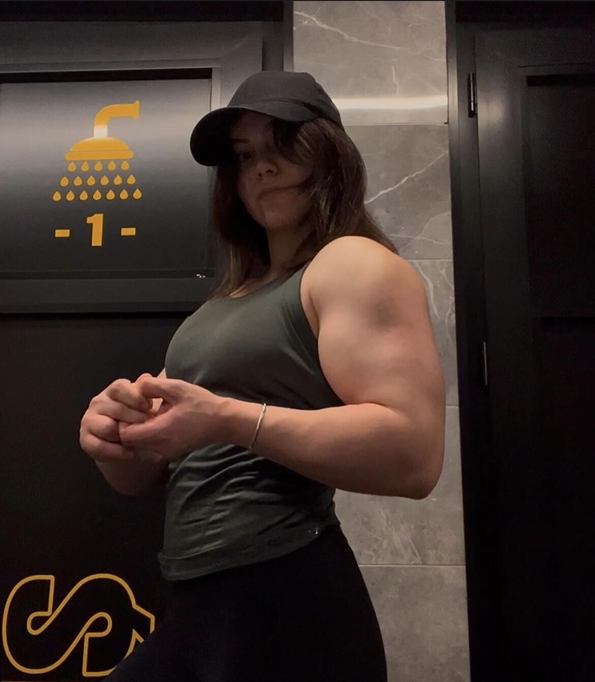 Muscle Girls Thicc and Powerful